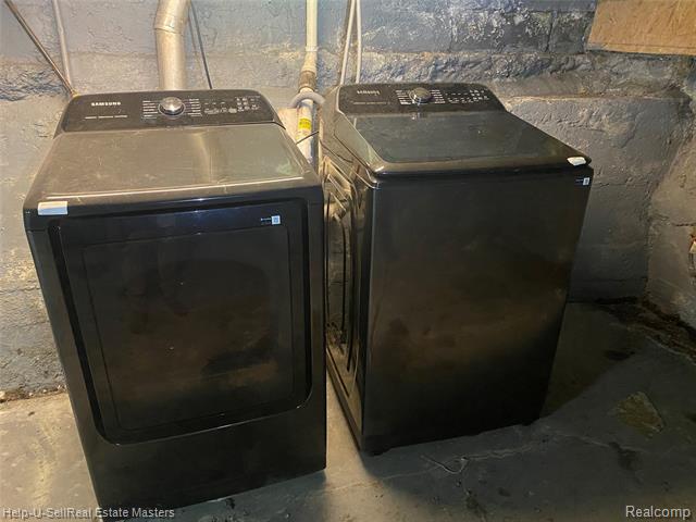 Builiding view fifteen for 1109 Wells, Port Huron, MI. 48060