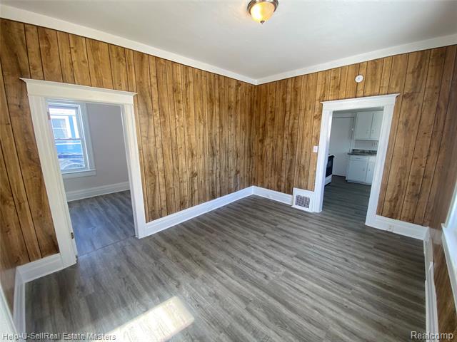 Builiding view five for 1109 Wells, Port Huron, MI. 48060