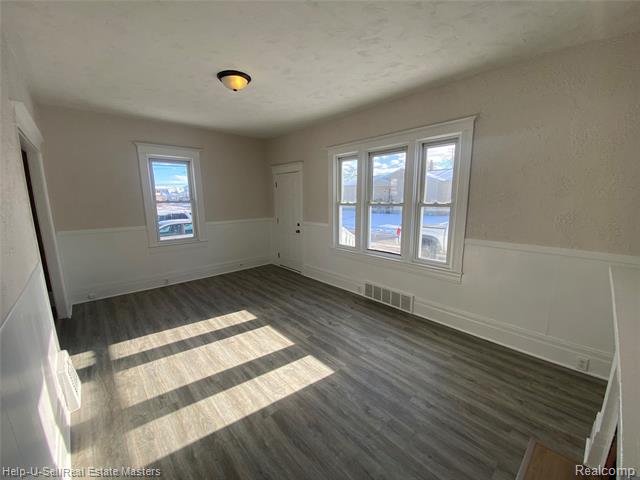 Builiding view four for 1109 Wells, Port Huron, MI. 48060