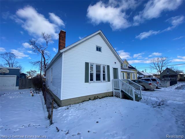 Builiding view two for 1109 Wells, Port Huron, MI. 48060