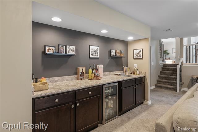 Builiding view eighteen for 22416 Heathersett Cres, Farmington, MI. 48335