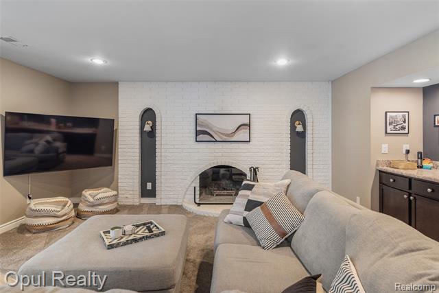 Builiding view fifteen for 22416 Heathersett Cres, Farmington, MI. 48335