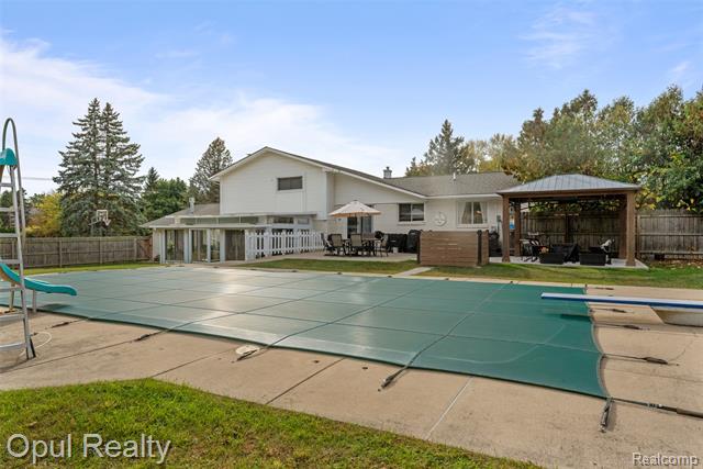 Builiding view fifty six for 22416 Heathersett Cres, Farmington, MI. 48335