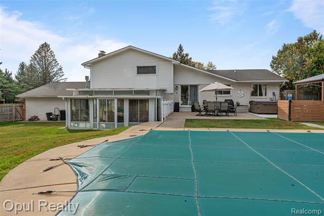 Builiding view fifty three for 22416 Heathersett Cres, Farmington, MI. 48335