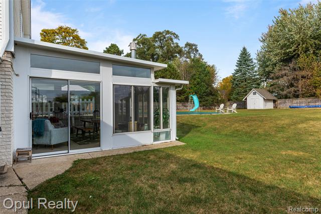 Builiding view forty eight for 22416 Heathersett Cres, Farmington, MI. 48335