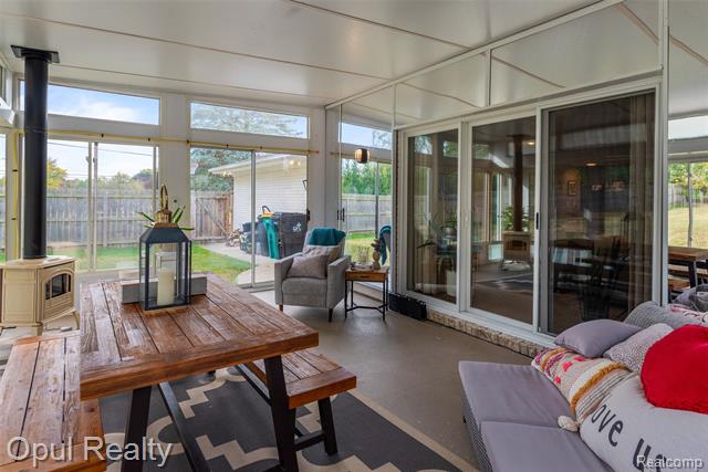 Builiding view forty five for 22416 Heathersett Cres, Farmington, MI. 48335