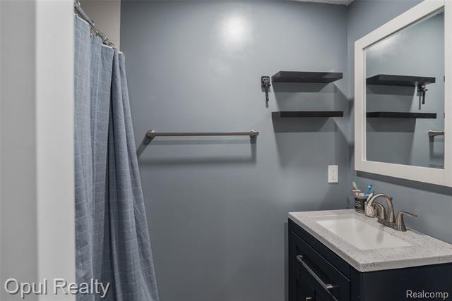 Builiding view forty four for 22416 Heathersett Cres, Farmington, MI. 48335