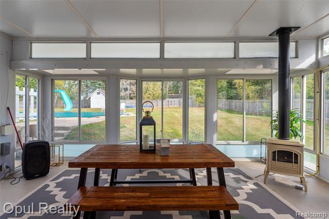 Builiding view forty six for 22416 Heathersett Cres, Farmington, MI. 48335