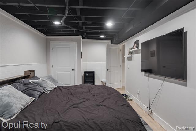 Builiding view forty two for 22416 Heathersett Cres, Farmington, MI. 48335