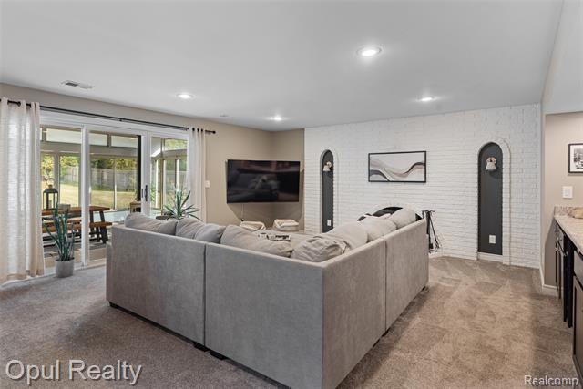 Builiding view fourteen for 22416 Heathersett Cres, Farmington, MI. 48335