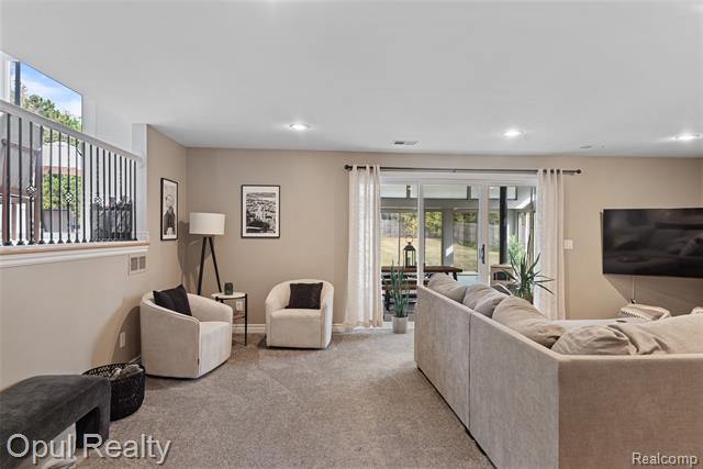 Builiding view nineteen for 22416 Heathersett Cres, Farmington, MI. 48335