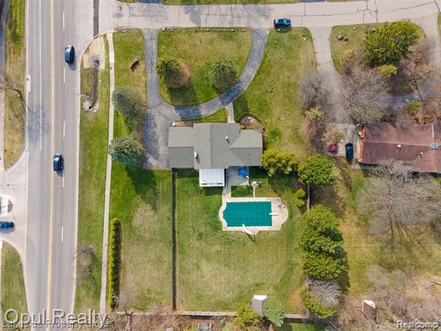 Builiding view one for 22416 Heathersett Cres, Farmington, MI. 48335