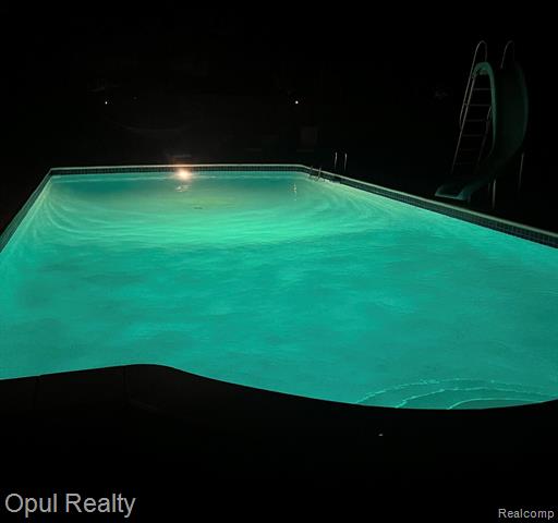 Builiding view sixty eight for 22416 Heathersett Cres, Farmington, MI. 48335