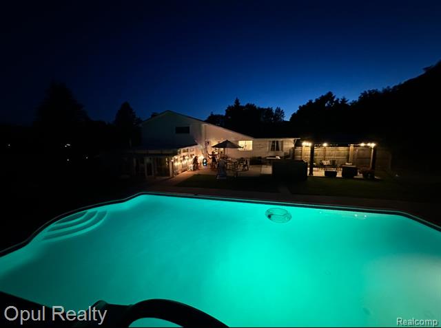 Builiding view sixty seven for 22416 Heathersett Cres, Farmington, MI. 48335