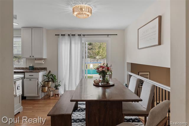 Builiding view ten for 22416 Heathersett Cres, Farmington, MI. 48335