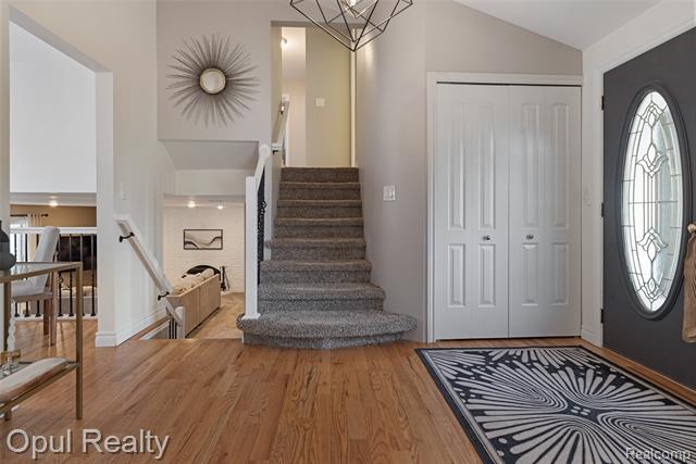 Builiding view thirteen for 22416 Heathersett Cres, Farmington, MI. 48335