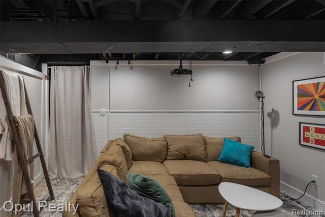 Builiding view thirty eight for 22416 Heathersett Cres, Farmington, MI. 48335