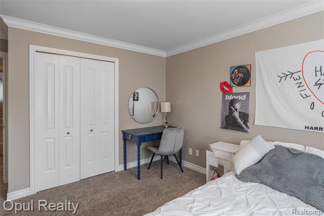 Builiding view thirty five for 22416 Heathersett Cres, Farmington, MI. 48335