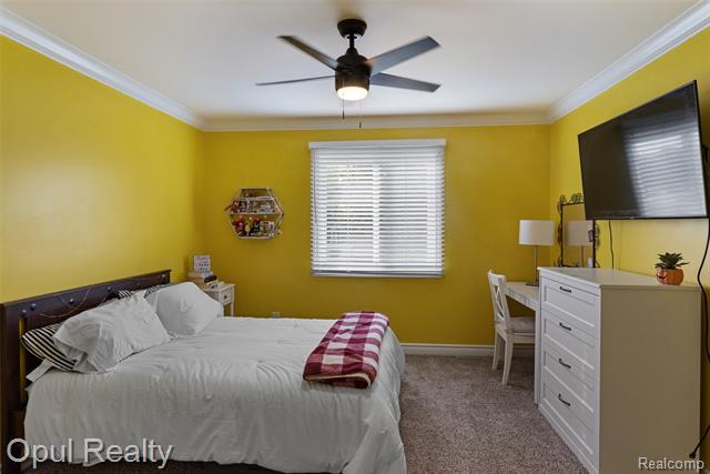 Builiding view thirty one for 22416 Heathersett Cres, Farmington, MI. 48335