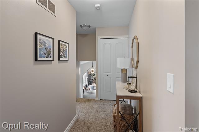 Builiding view thirty three for 22416 Heathersett Cres, Farmington, MI. 48335