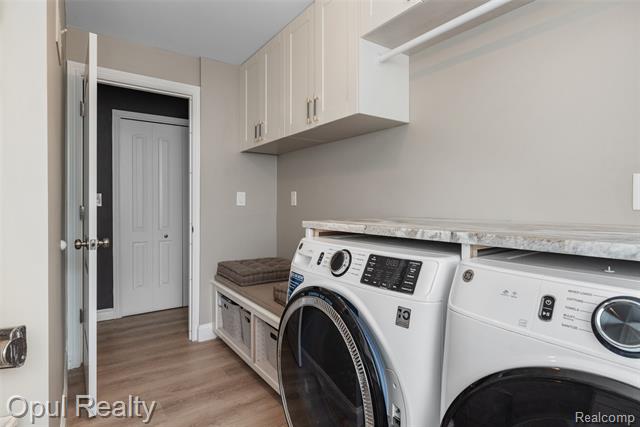 Builiding view twenty five for 22416 Heathersett Cres, Farmington, MI. 48335