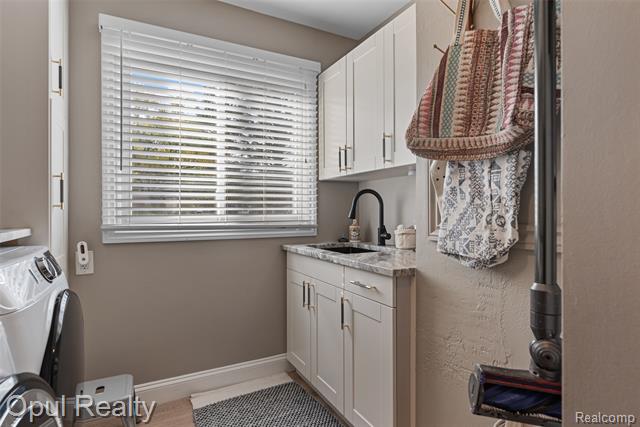 Builiding view twenty four for 22416 Heathersett Cres, Farmington, MI. 48335