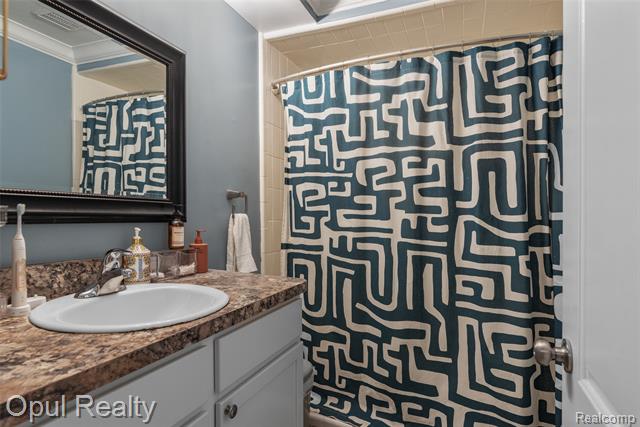 Builiding view twenty nine for 22416 Heathersett Cres, Farmington, MI. 48335