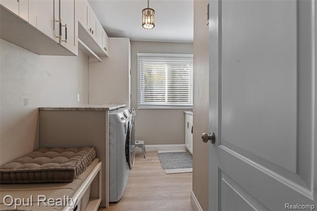 Builiding view twenty three for 22416 Heathersett Cres, Farmington, MI. 48335