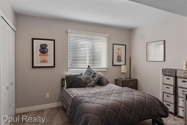 Builiding view twenty for 22416 Heathersett Cres, Farmington, MI. 48335