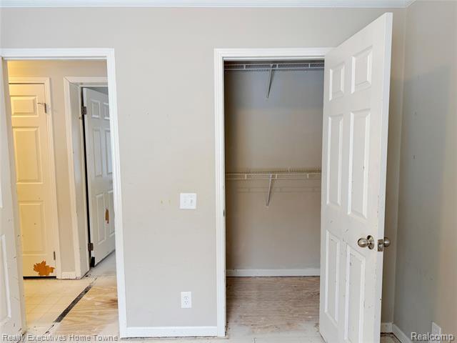 Builiding view eighteen for 2045 Yeager, Port Huron, MI. 48060