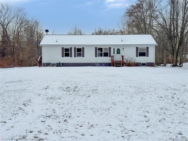 Builiding view one for 2045 Yeager, Port Huron, MI. 48060