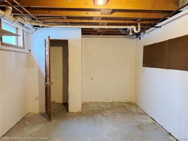 Builiding view twenty five for 2045 Yeager, Port Huron, MI. 48060