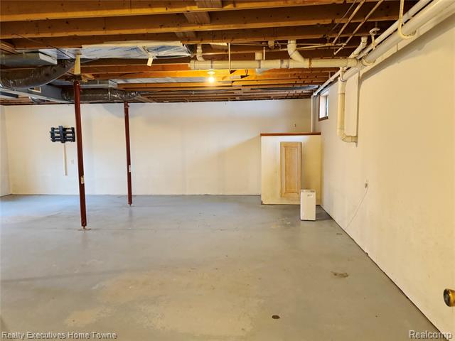 Builiding view twenty four for 2045 Yeager, Port Huron, MI. 48060