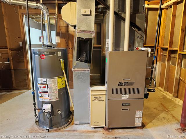 Builiding view twenty seven for 2045 Yeager, Port Huron, MI. 48060