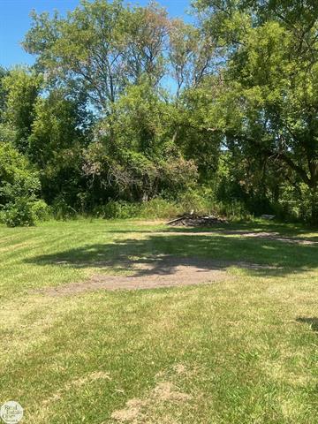 Builiding view forty one for 6928 Lapeer, North Street, MI. 48049