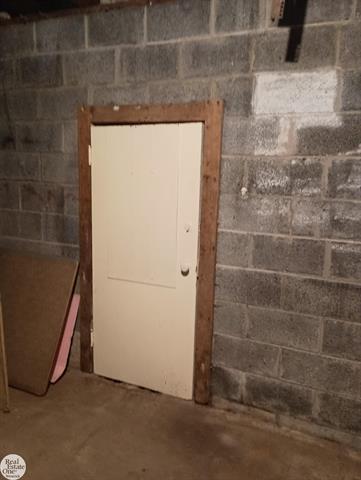 Builiding view thirty six for 6928 Lapeer, North Street, MI. 48049