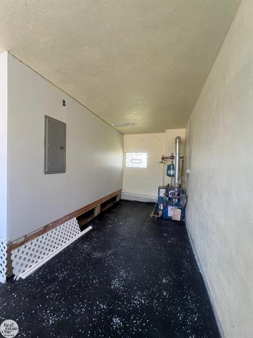 Builiding view thirty three for 6928 Lapeer, North Street, MI. 48049