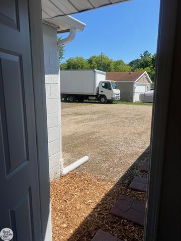 Builiding view thirty two for 6928 Lapeer, North Street, MI. 48049