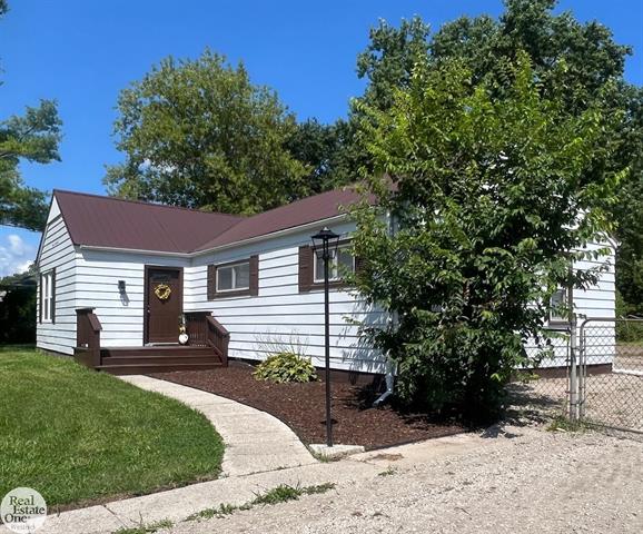 front view for 6928 Lapeer Rd, North Street, Mi. 48049