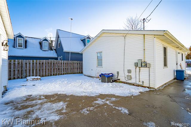 Builiding view fourteen for 1733 Whipple, Port Huron, MI. 48060