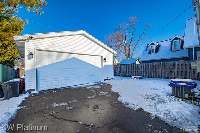 Builiding view sixteen for 1733 Whipple, Port Huron, MI. 48060