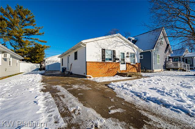 Builiding view thirteen for 1733 Whipple, Port Huron, MI. 48060