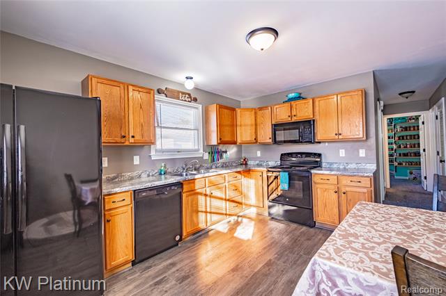 Builiding view two for 1733 Whipple, Port Huron, MI. 48060