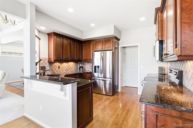 Builiding view sixteen for 954 Edison Shores, Port Huron, MI. 48060