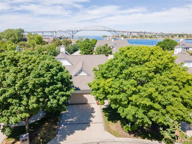 Builiding view thirty nine for 954 Edison Shores, Port Huron, MI. 48060