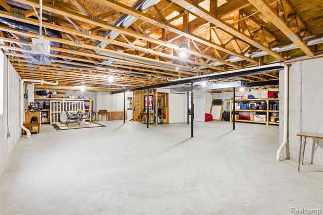 Builiding view thirty for 954 Edison Shores, Port Huron, MI. 48060