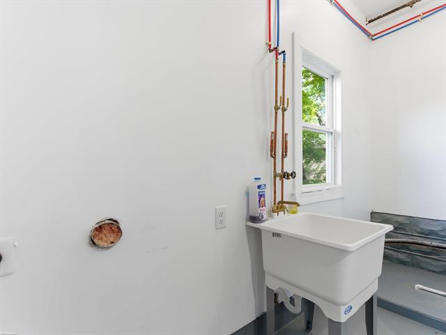 Builiding view twenty six for 2519 Walnut, Port Huron, MI. 48060