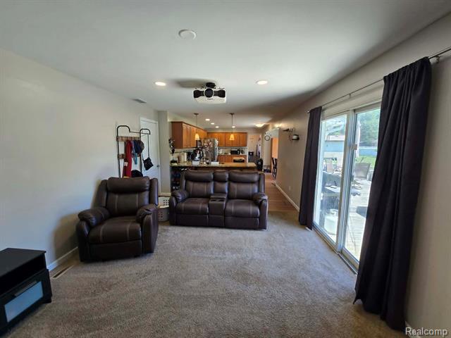 Builiding view fifteen for 5279 Robinwood, North Street, MI. 48049
