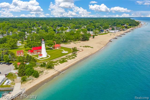 Builiding view forty seven for 2714 Stone, Port Huron, MI. 48060