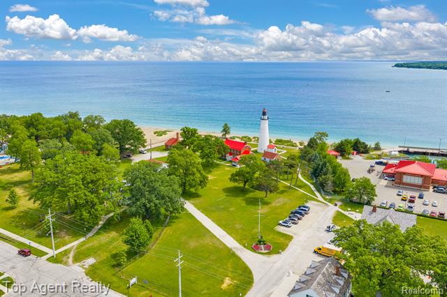 Builiding view forty six for 2714 Stone, Port Huron, MI. 48060